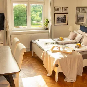 https://double-king-size-sunny-suite-in-castle-area.praguehotelsweb.com